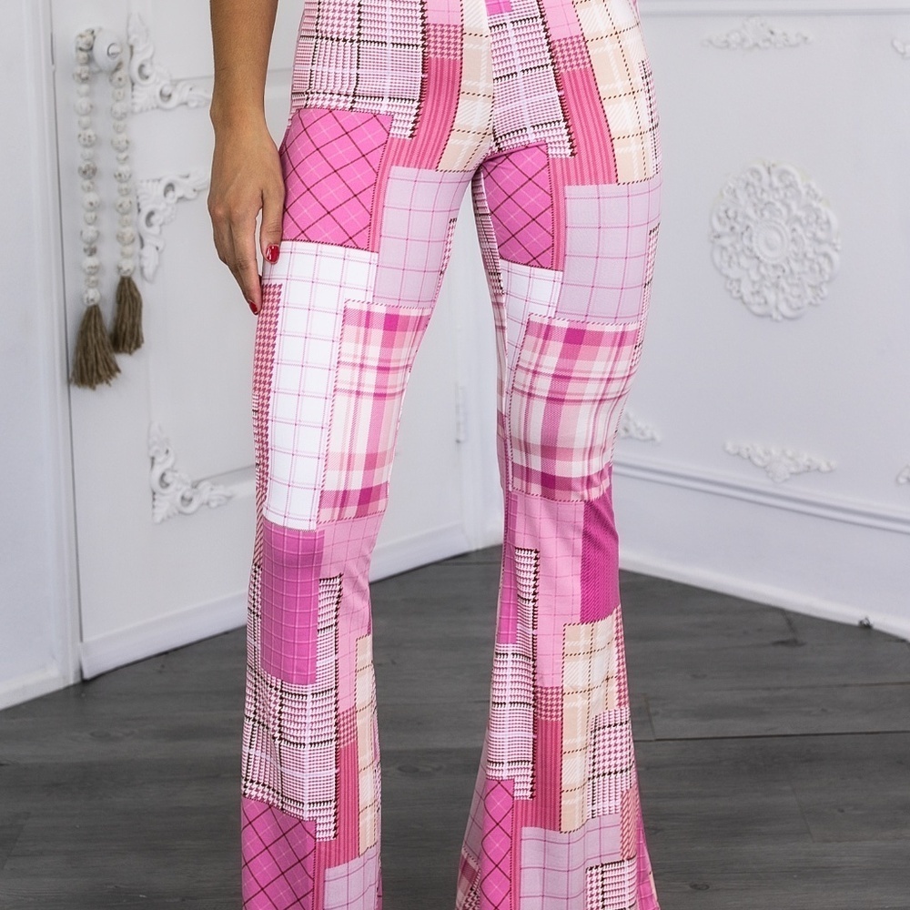 Pink and Flared pants - Picture 7 of 8